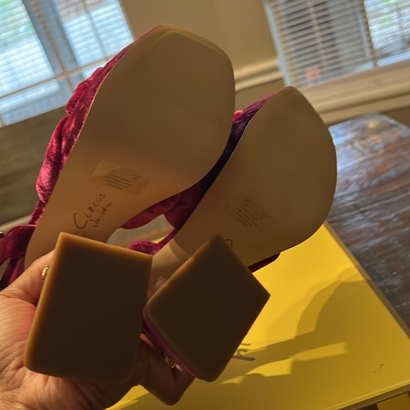 Women Circus By Sam Edelman Audrea, Magenta Velvet Platform Heel size 7 1/2 - Picture 5 of 7
